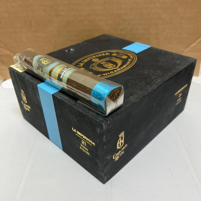 Crowned Heads La Imperiosa Dukes