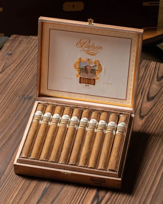 Padrón Dámaso No. 17 – Churchill